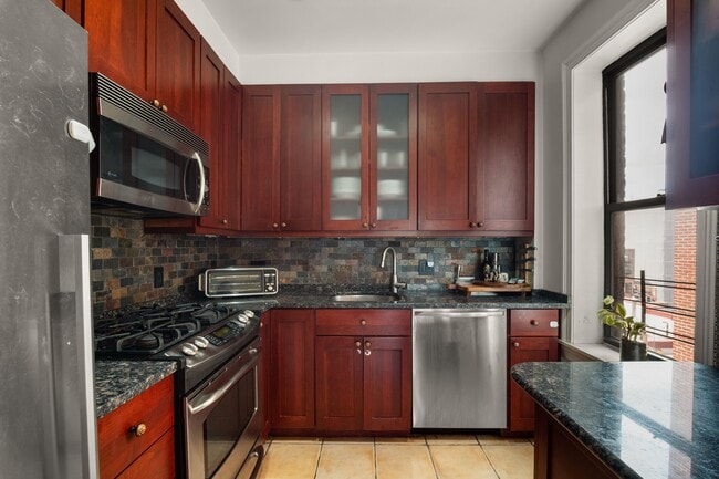 Building Photo - 514 W 110th St