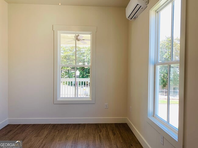 Building Photo - 713 Jefferson St