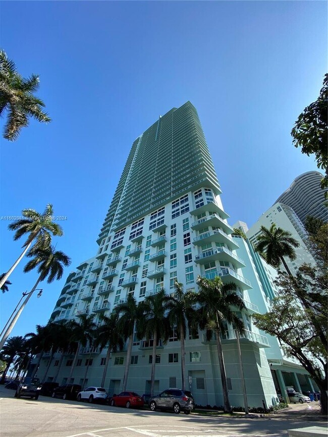 Building Photo - 1900 N Bayshore Dr