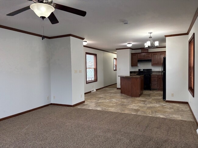 Building Photo - 324 Spring Park Dr