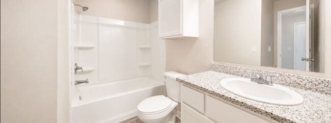 Building Photo - Available JUNE 15TH: Stylish & Spacious Home Perfect for Families