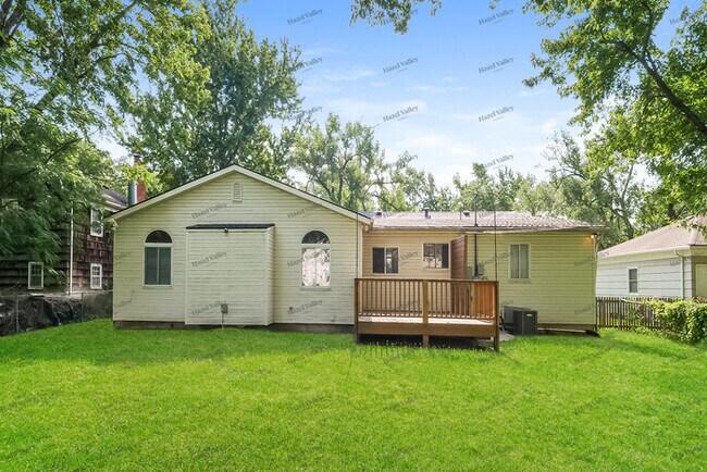 Building Photo - 9802 England Dr