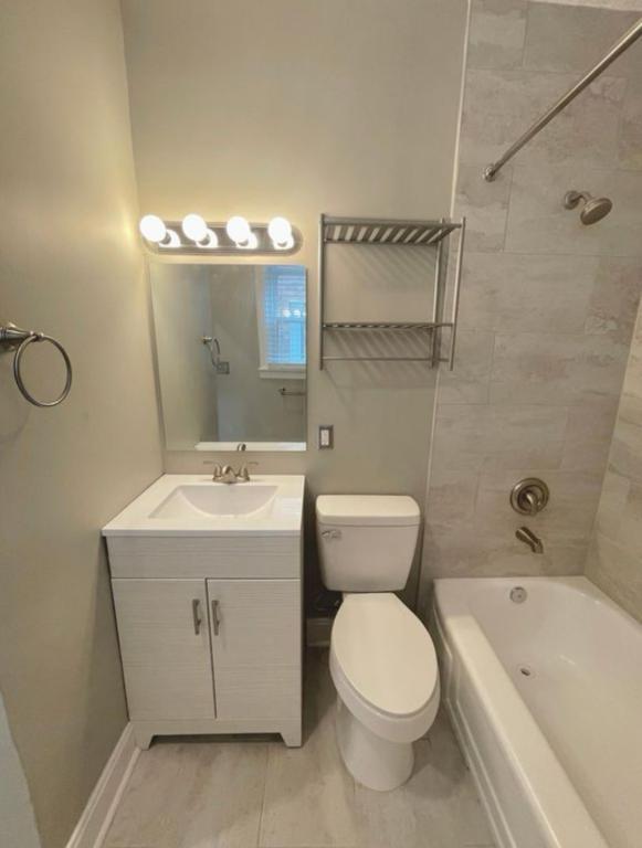 Building Photo - 929 S Jackson St