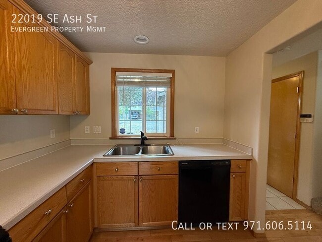 Building Photo - 22019 SE Ash St