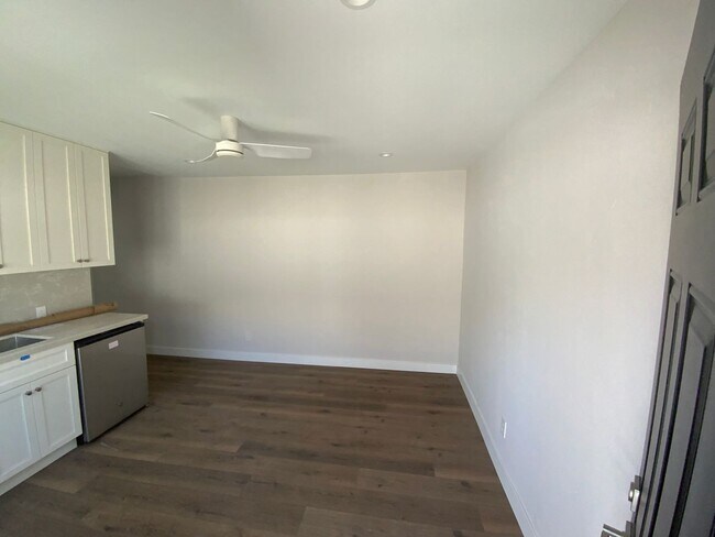 Building Photo - Adorable fully remodeled home on Ruhland with large yard