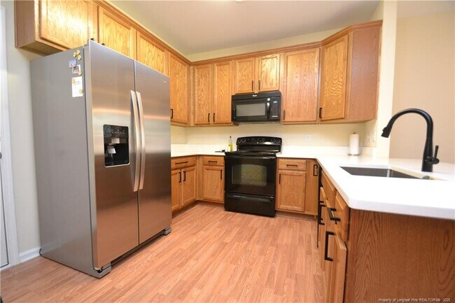 Building Photo - 3115 Manhasset Ln