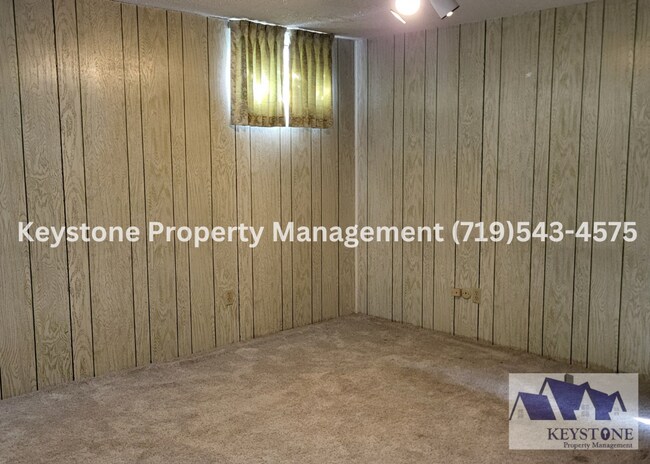 Building Photo - Sunset Park Rancher 3 Bedrooms/3 Bathrooms...