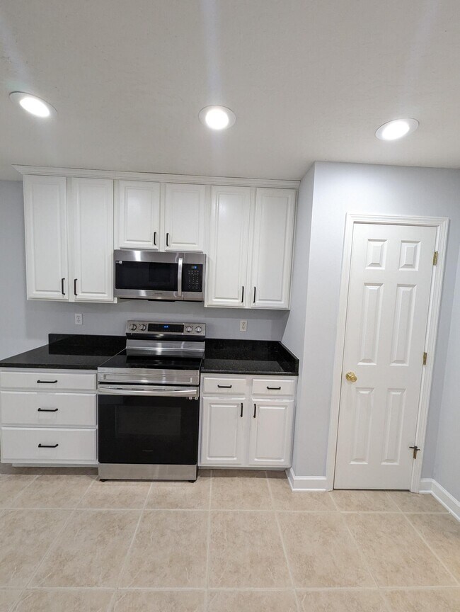 Building Photo - 462 Sandmore Shores Dr