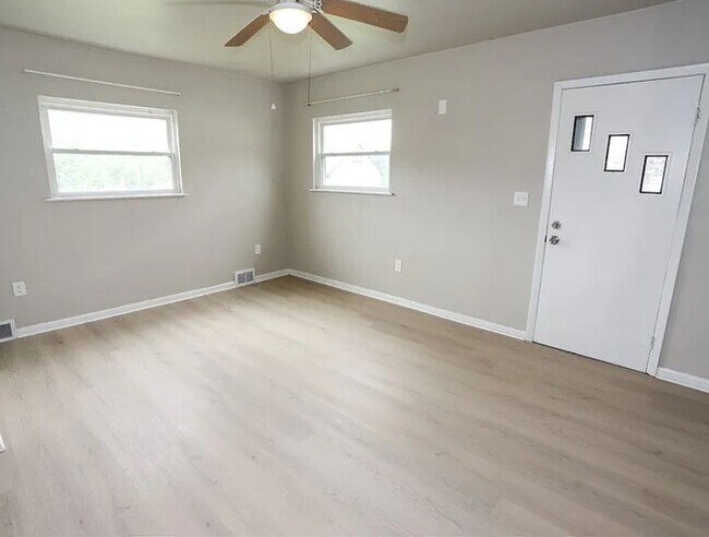 Building Photo - 513 Bucktown Rd