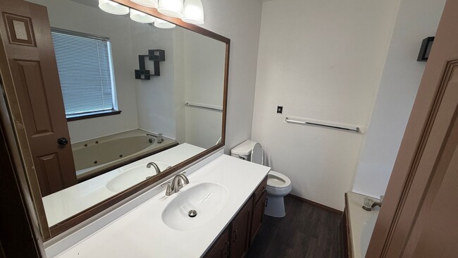 Building Photo - 759 Boulder Ct