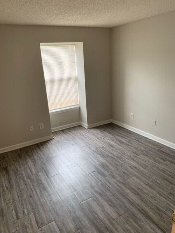 Building Photo - 1614 Arlyn Cir