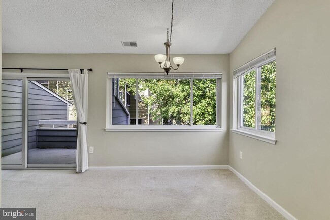 Building Photo - 11041 Villaridge Ct
