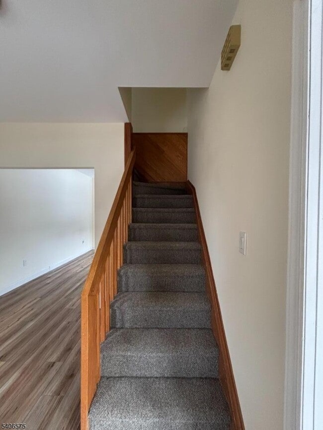 Building Photo - 225 E Northfield Rd