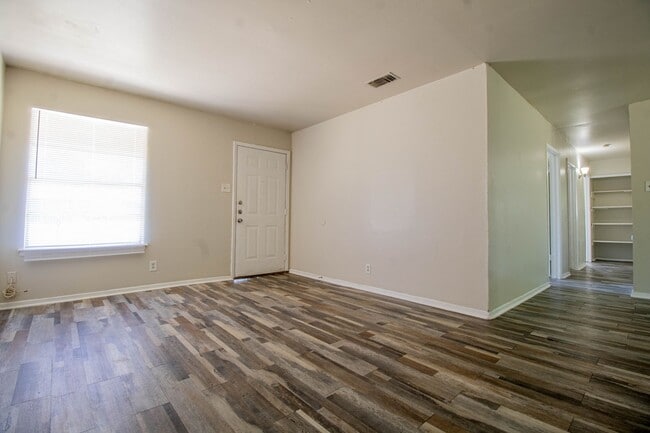 Building Photo - 5822 Branch Valley Dr