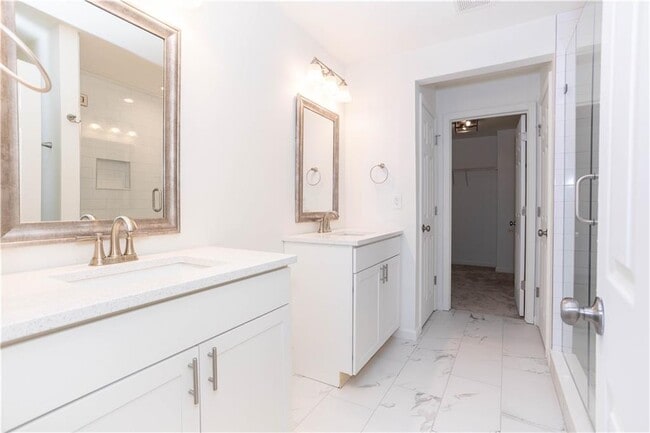 Building Photo - 4126 Royal Regency Cir