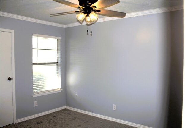 Building Photo - 1217 Brookhollow Dr