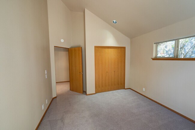 Building Photo - 2759 NW Champion Cir