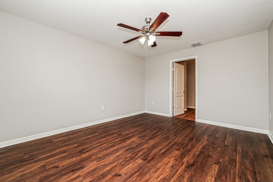 Building Photo - 720 Chatham Walk Dr