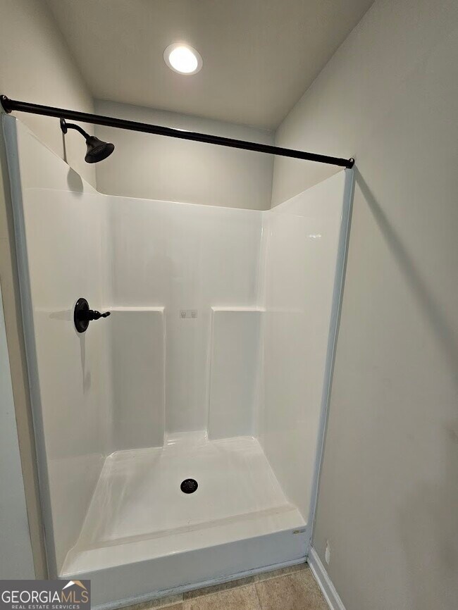 Building Photo - 6058 Oak Bend Ct