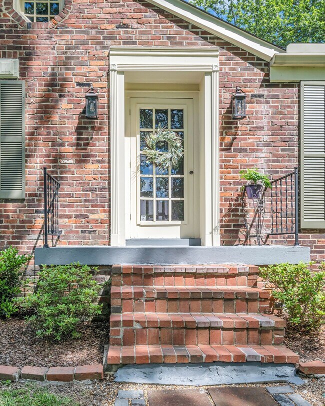 Building Photo - 5040 Stillwood Dr