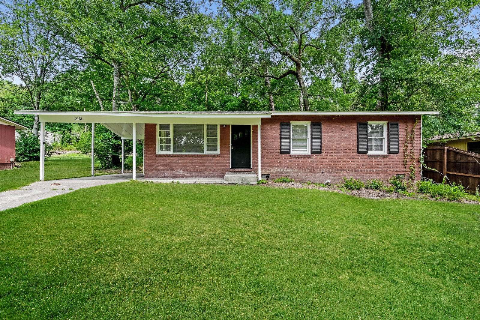 Building Photo - 2143 Snellings Dr