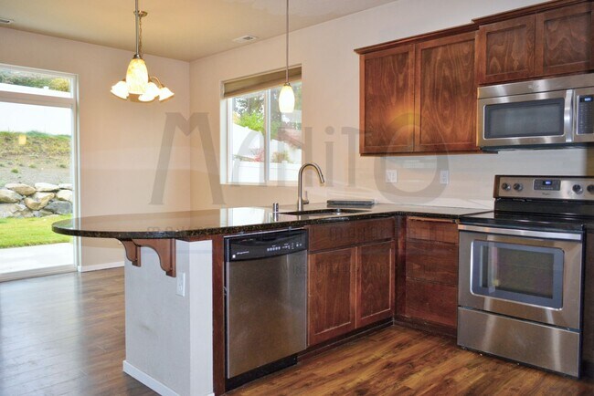 Building Photo - **COMING SOON** Eagle Ridge Gem