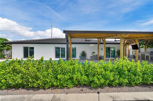 Building Photo - 3944 Doral Dr