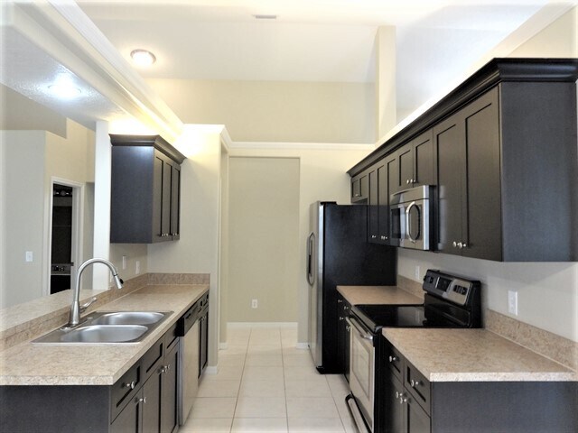 Building Photo - 562 SW Badger Terrace