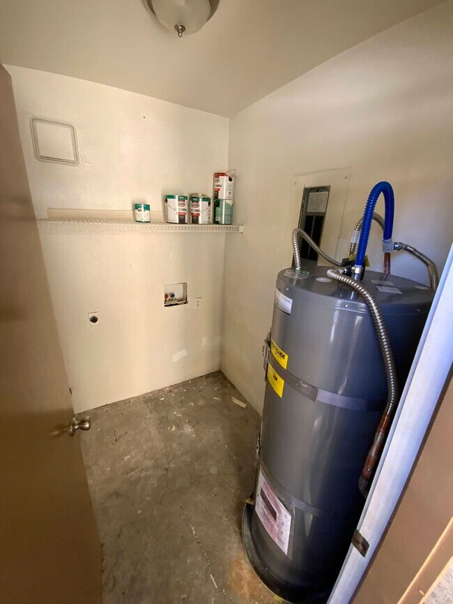 Building Photo - Resort Style 3 Bedroom Condo Located near UNLV, Airport and Strip