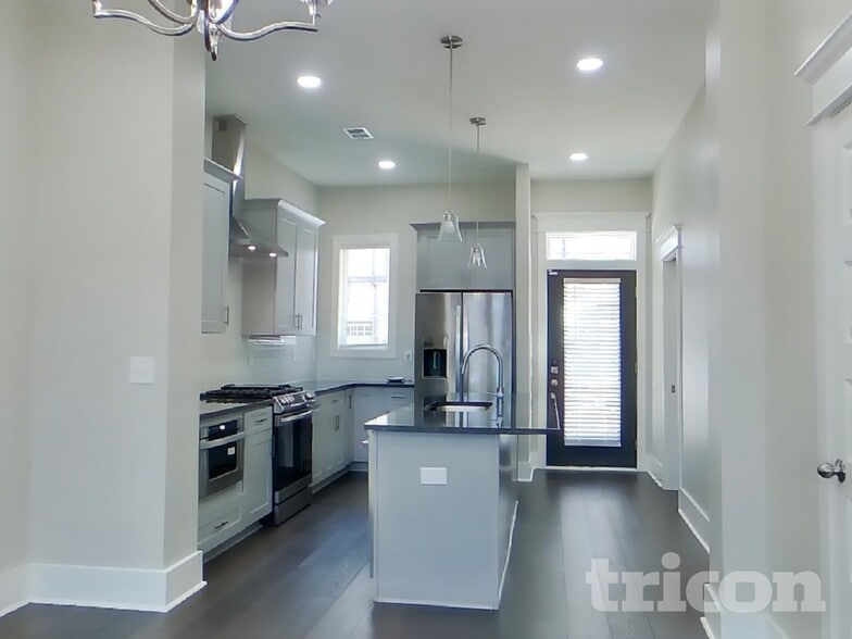 Building Photo - 6813 Charlotte Pike