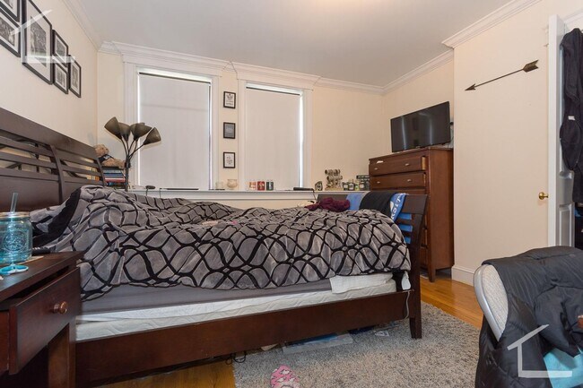 Building Photo - Garden level 3 bed in Allston