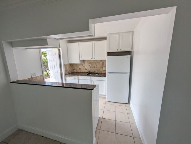 Building Photo - 817 Lighthouse Dr