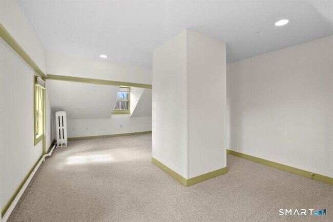 Building Photo - 185 Main St