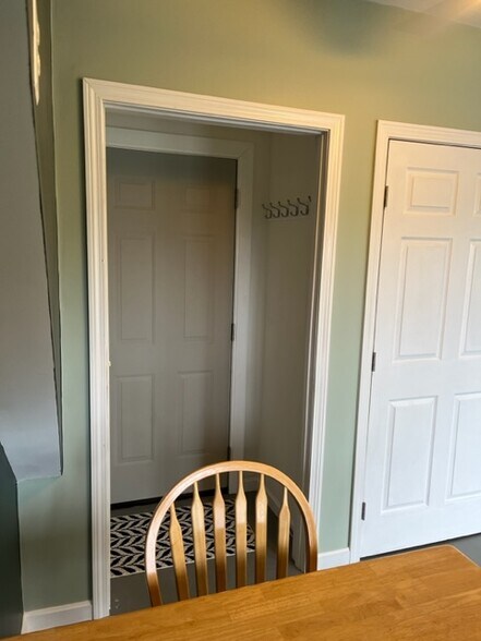 Building Photo - 14 Maplewood Rd