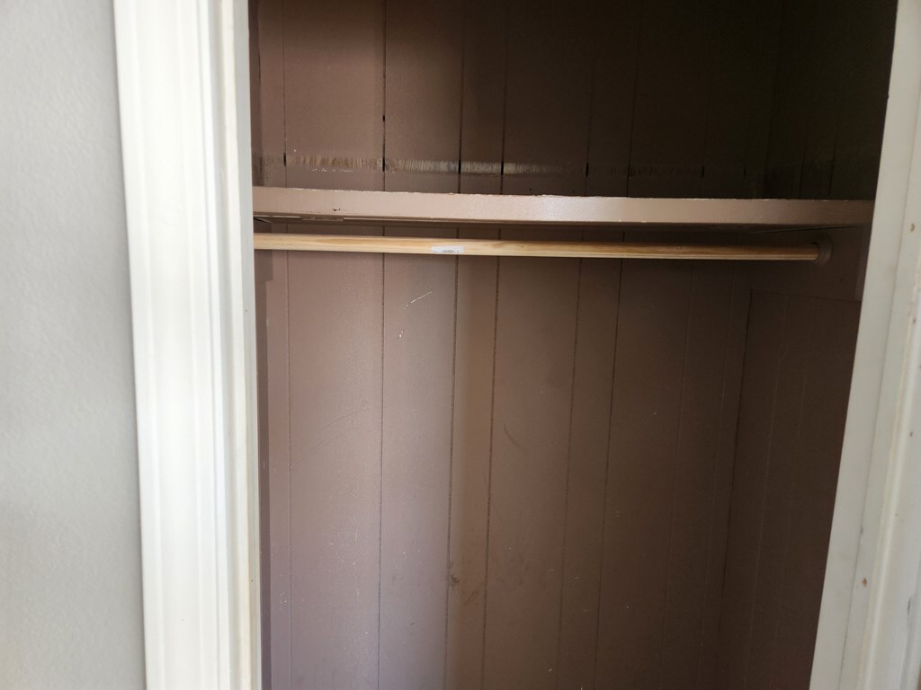 Building Photo - 407 W Mable St