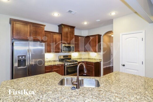 Building Photo - 25 Garden Springs Dr