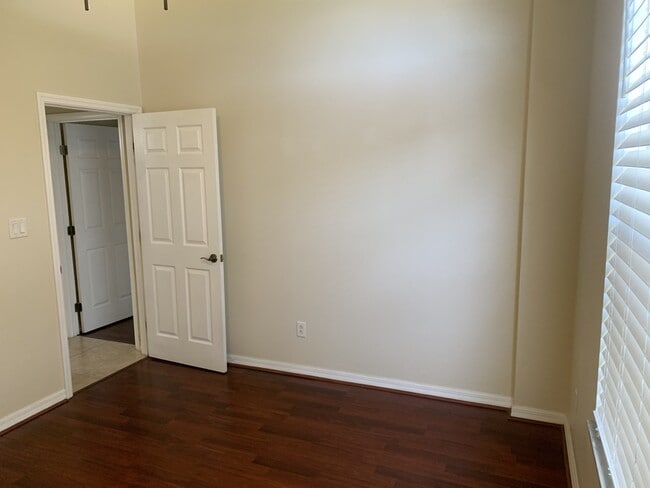 Building Photo - 3741 Woodleaf Ct