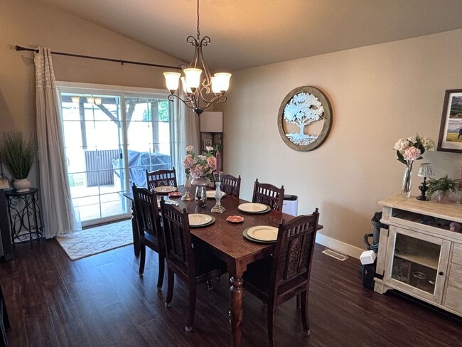 Building Photo - Beautiful West End Home