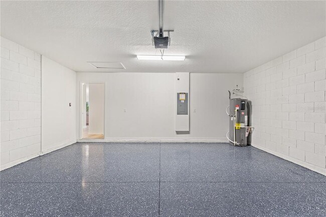 Building Photo - 305 Summer Grv Wy