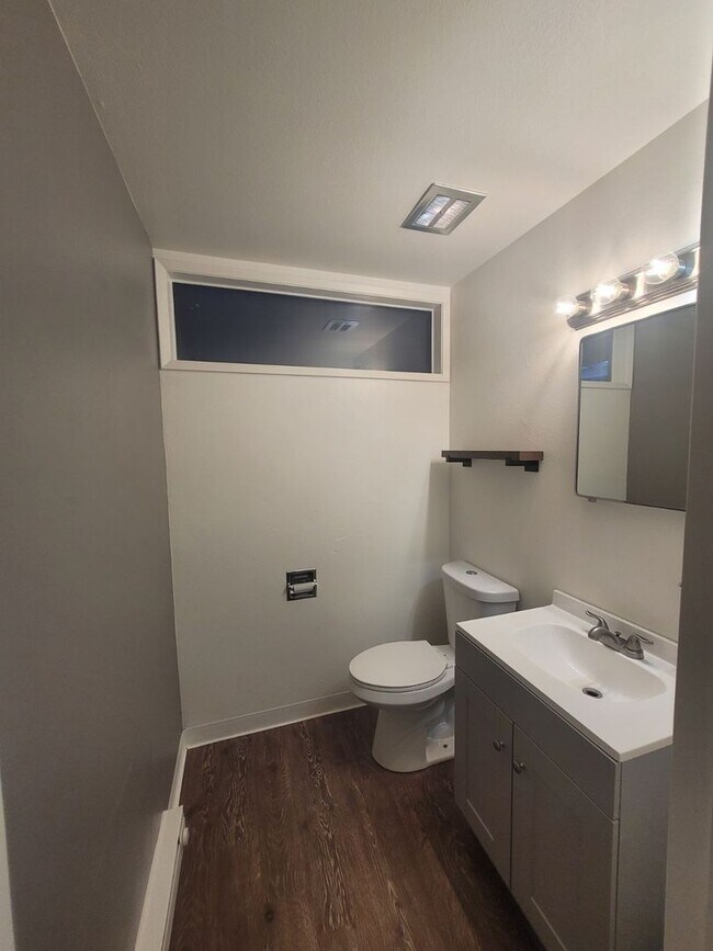 Building Photo - Comfortable 3 bedroom with carport in Moses Lake