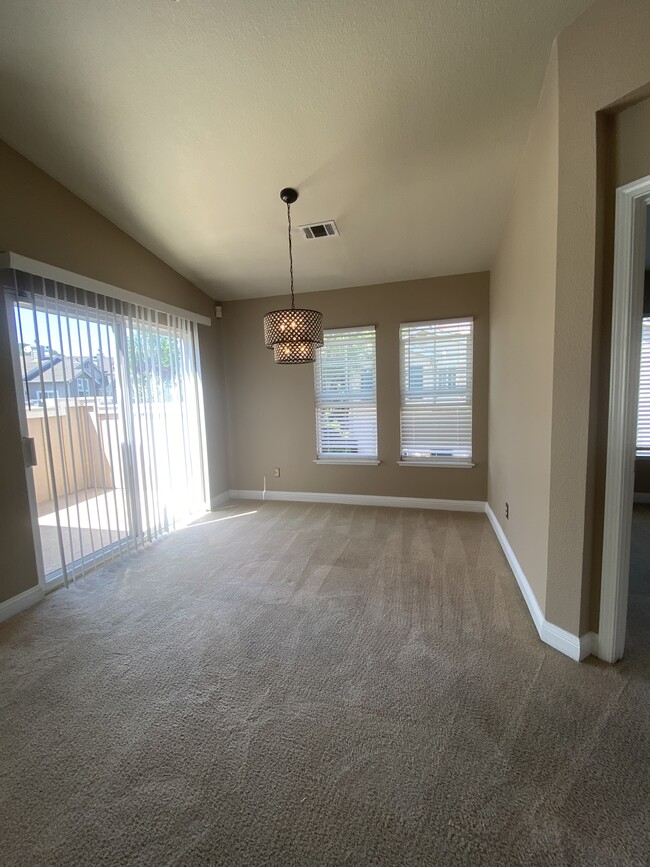 Building Photo - 10877 McPeak Ln