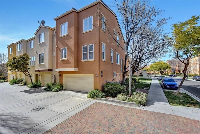 Building Photo - PRIME CORNER HOME NEAR TRAILS LIGHT-FILLED...
