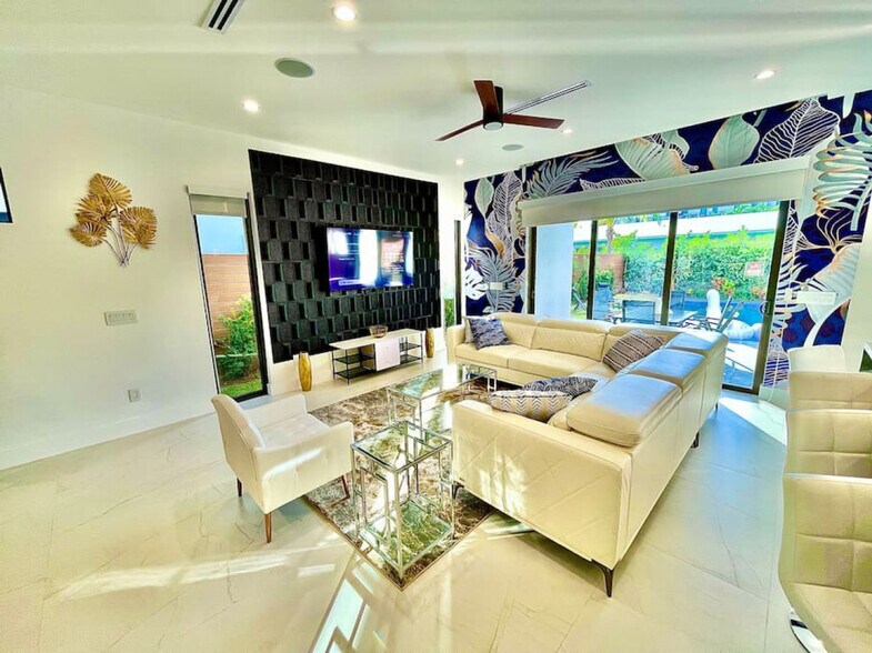 Building Photo - 549 NE 14th Ave