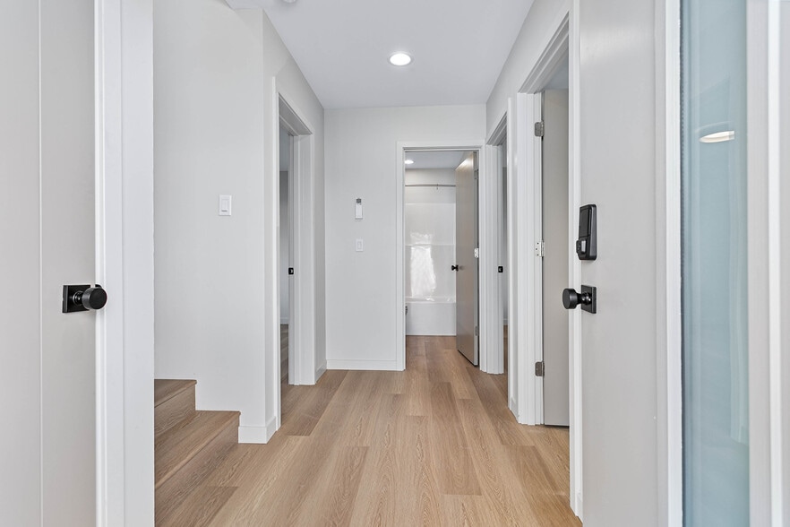 Building Photo - 2517 Vallette St