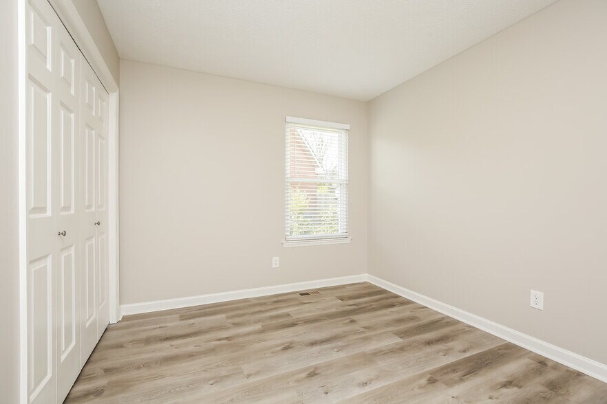 Building Photo - 125 Oak Leaf Dr