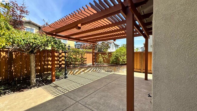 Building Photo - 2458 Marsanne St