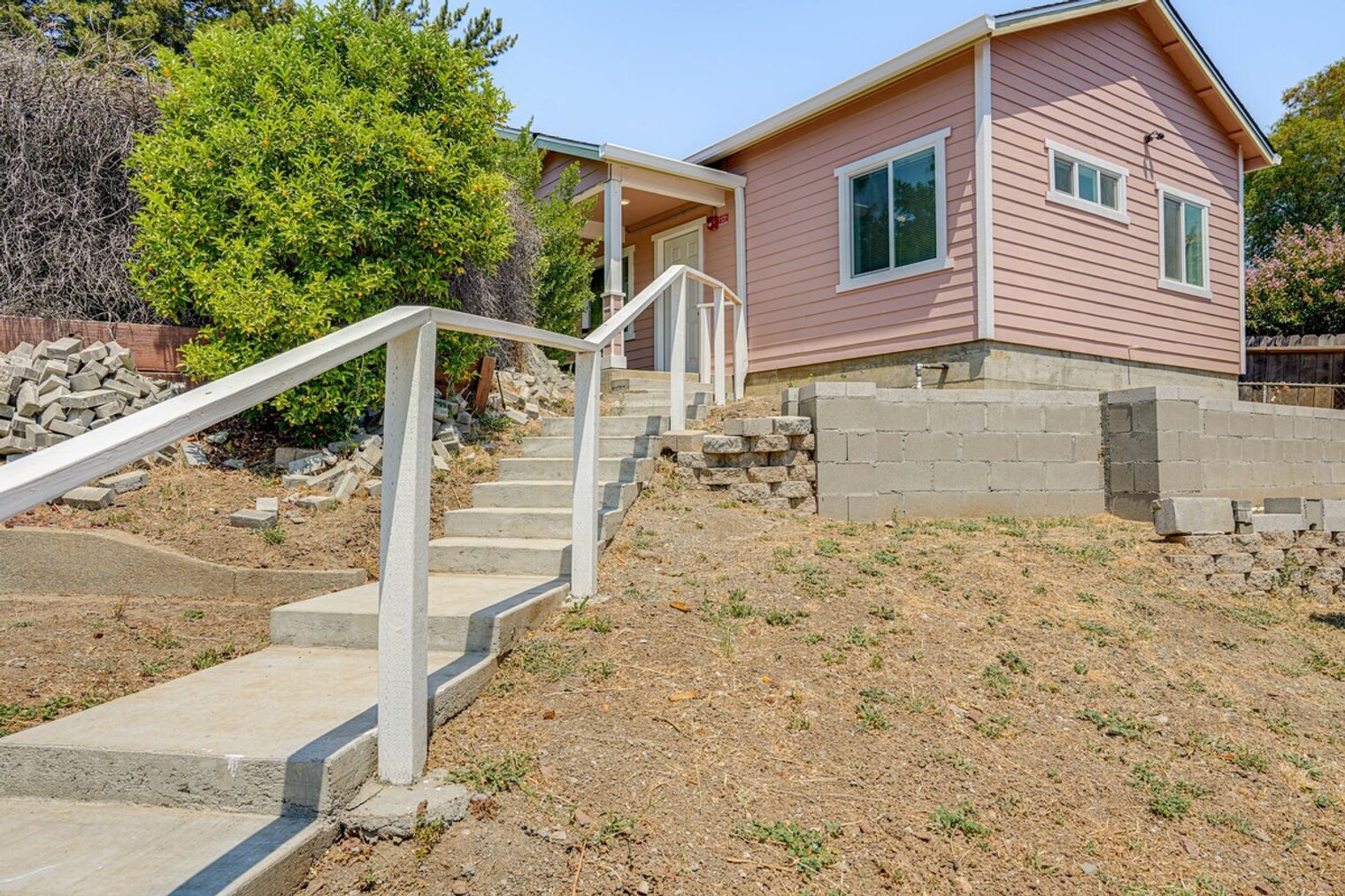 Building Photo - 1120 Sunrise Hill