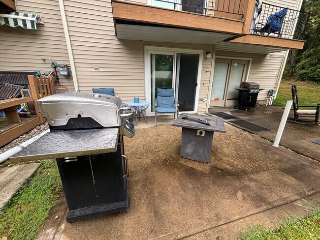 Building Photo - 266 Endicott St N