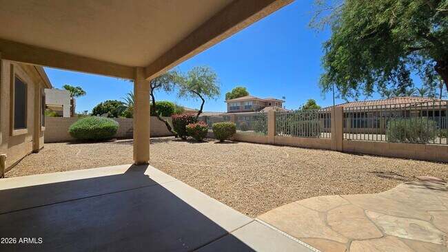 Building Photo - 13588 W Alvarado Dr