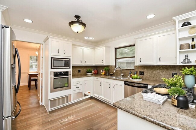 Building Photo - 7506 Creekwood Dr